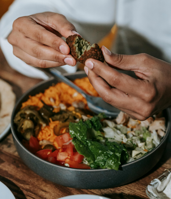 Cuisine généreuse inspirée des traditions haïtiennes